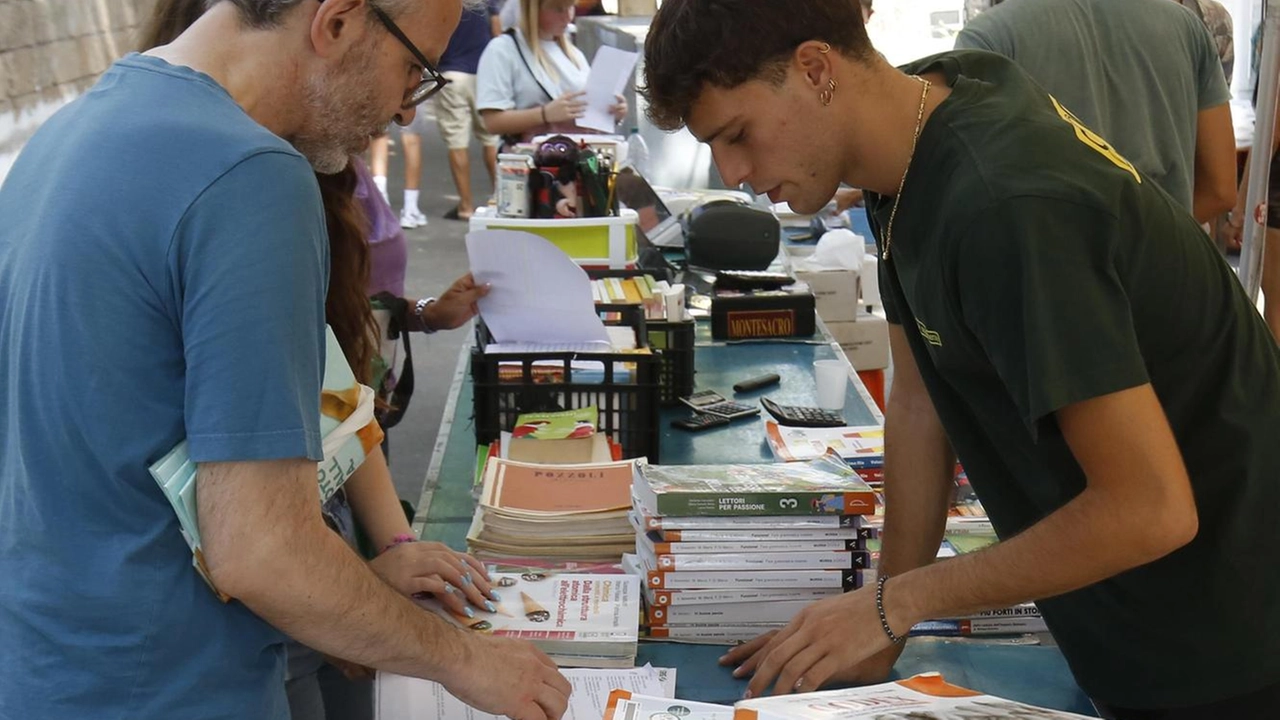 È. iniziata la svendita alla Libreria Cattolica di piazza Duomo in vista della chiusura definitiva prevista per fine ottobre