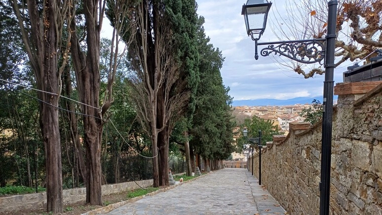 La scalinata restaurata di Monte alle Croci (Firenze) che ospita la più antica via Crucis d'Italia