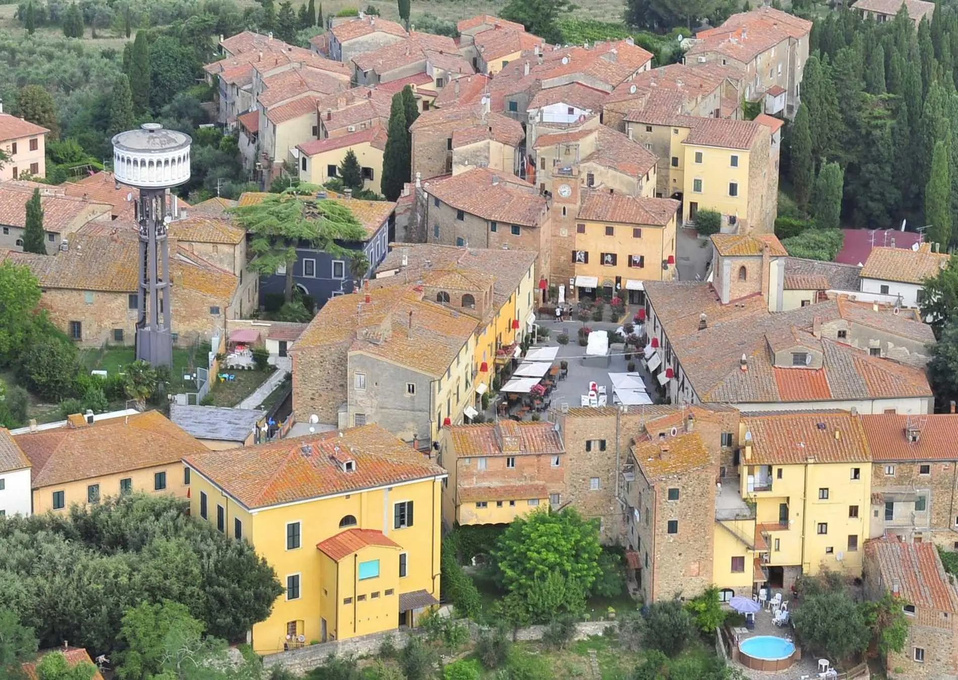 Comune più ricco. Portofino batte Lajatico