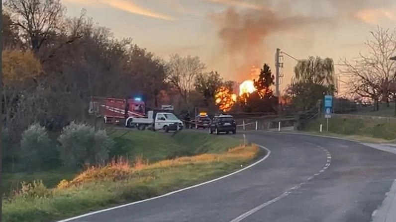 L’incendio ieri mattina divampato. nella centralina del gas in località Bellaria a Montalcino