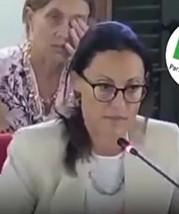 “Gli italiani? Un popolo razzista”. La destra insorge contro l’assessora di San Giuliano