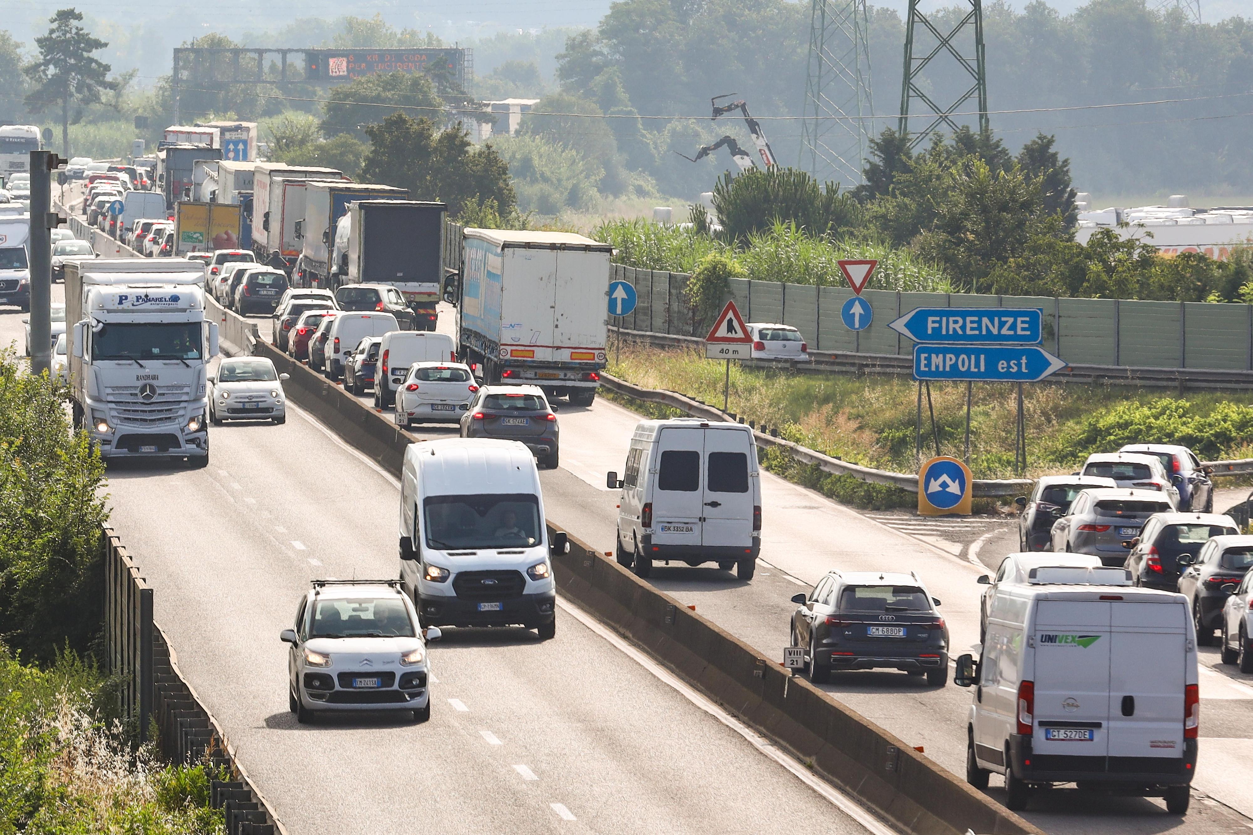 Tamponamento fra tre auto, maxi coda sulla Fi Pi Li