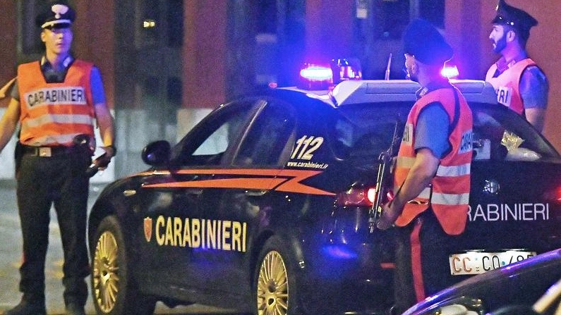 Spaccia davanti ai carabinieri. Arrestato un pusher trentenne