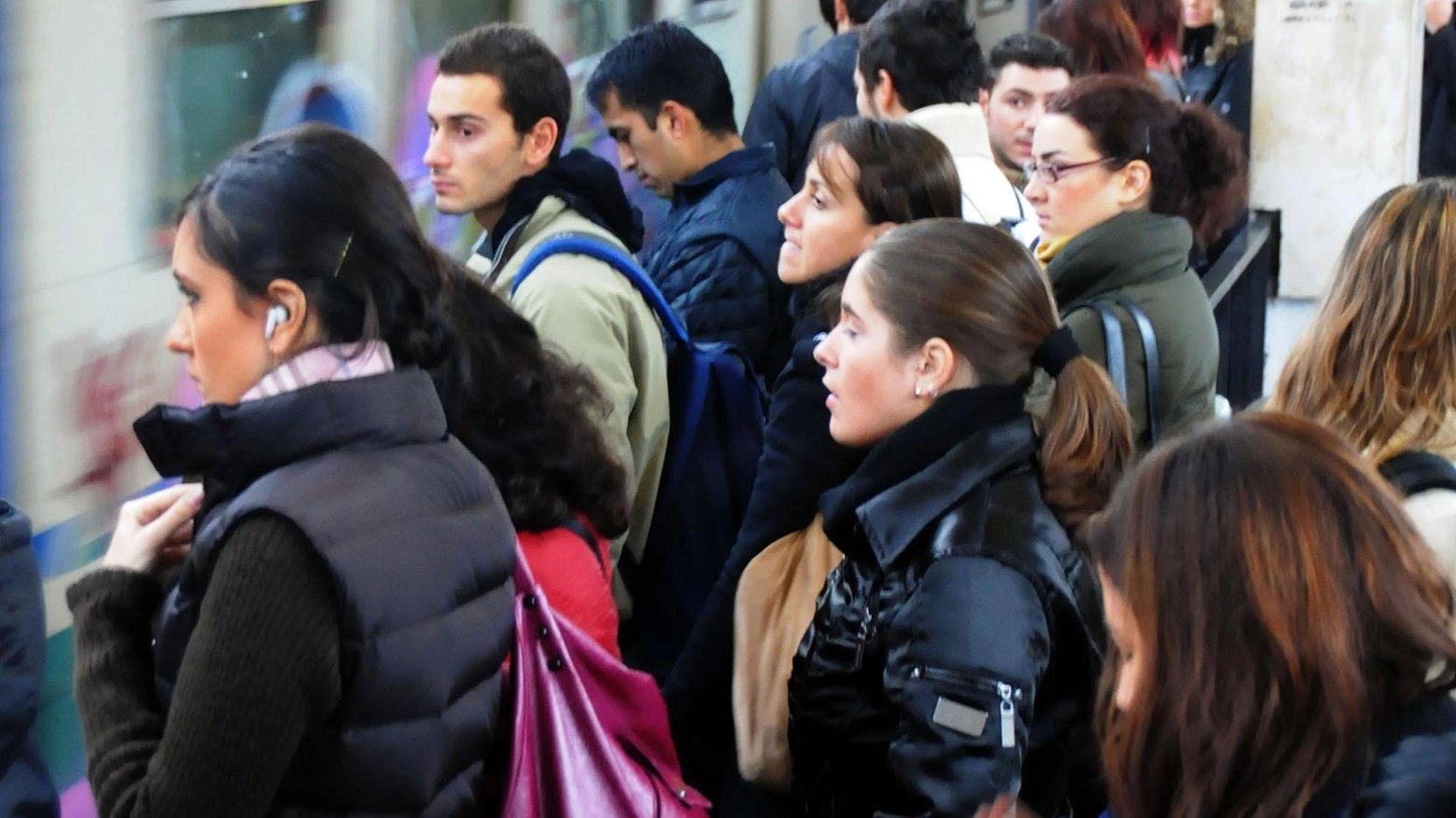 Nuovo guasto: caos treni. L’odissea di un pendolare: "Coincidenza impossibile"