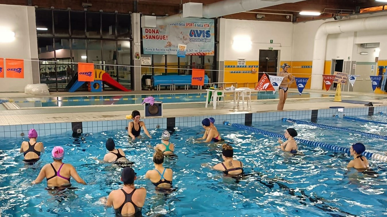 La piscina comunale di Volterra è chiusa per una serie di problemi che necessitano lunghi e costosi interventi (foto d’archivio)