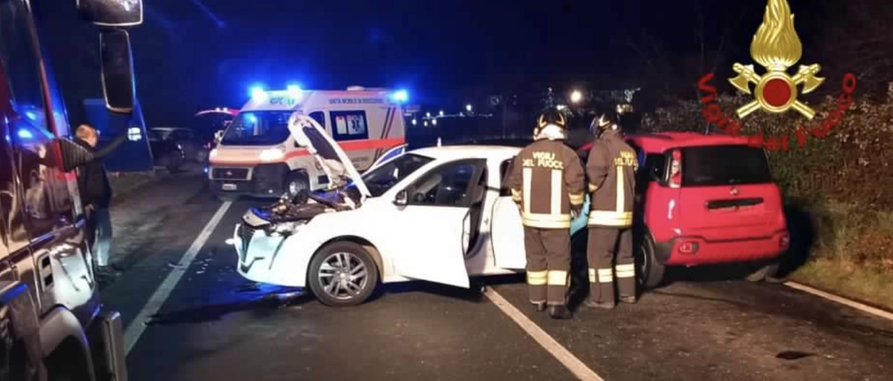 Incidente a Lucca, tre auto coinvolte e due feriti