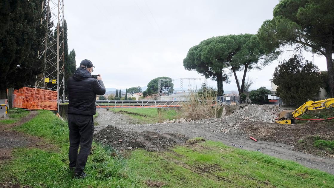 Lavori al ponte di via Falcinello, si attende il deflusso dell’acqua