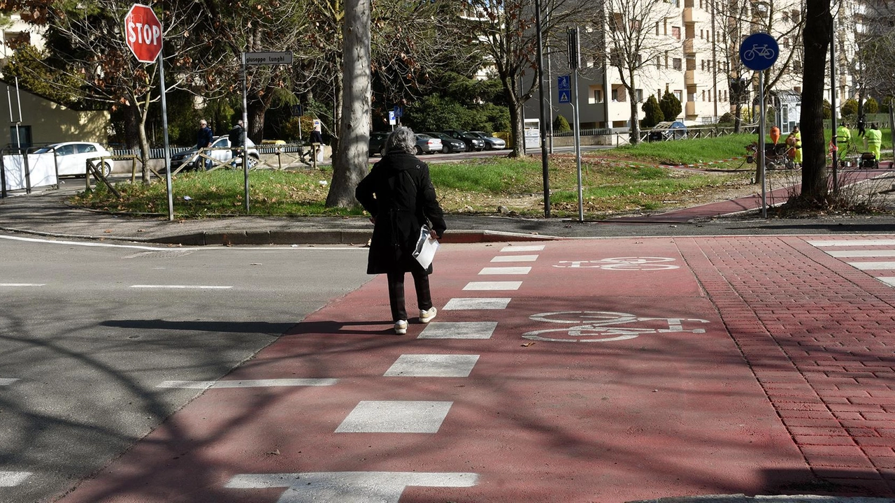 La pista ciclabile di via della Scuola, a Ponte San Giovanni