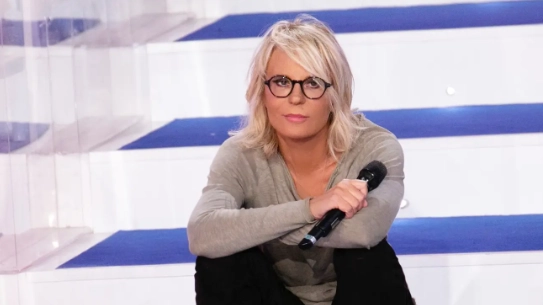 Maria De Filippi è in Toscana, nella sua villa, per le vacanze estive. La dimora si trova ad Ansedonia