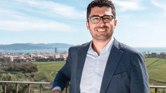 Matteo Buoncristiani è il nuovo sindaco di Follonica. Per la prima volta nel Golfo c'è un candidato di centrodestra