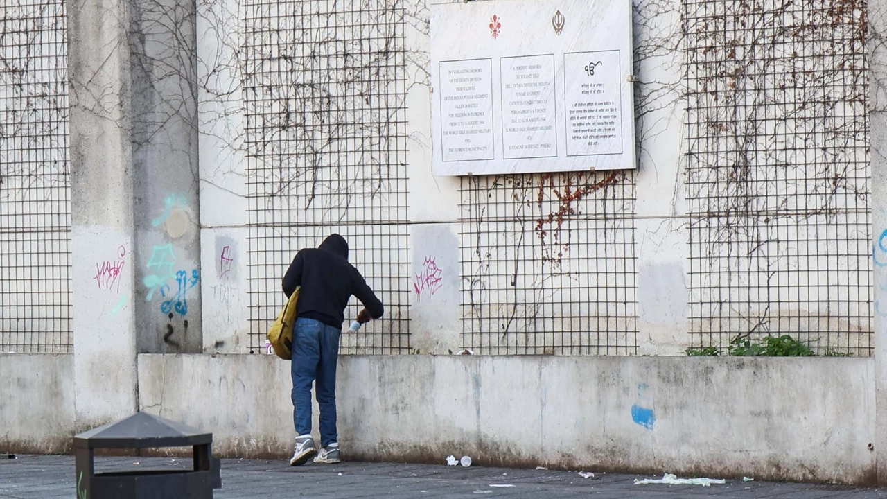 Degrado e incuria dietro alla stazione Leopolda (Giuseppe Cabras/New Press Photo)