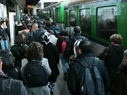 Trasporti caos e pendolari stremati. Summit tra Comune e Regione