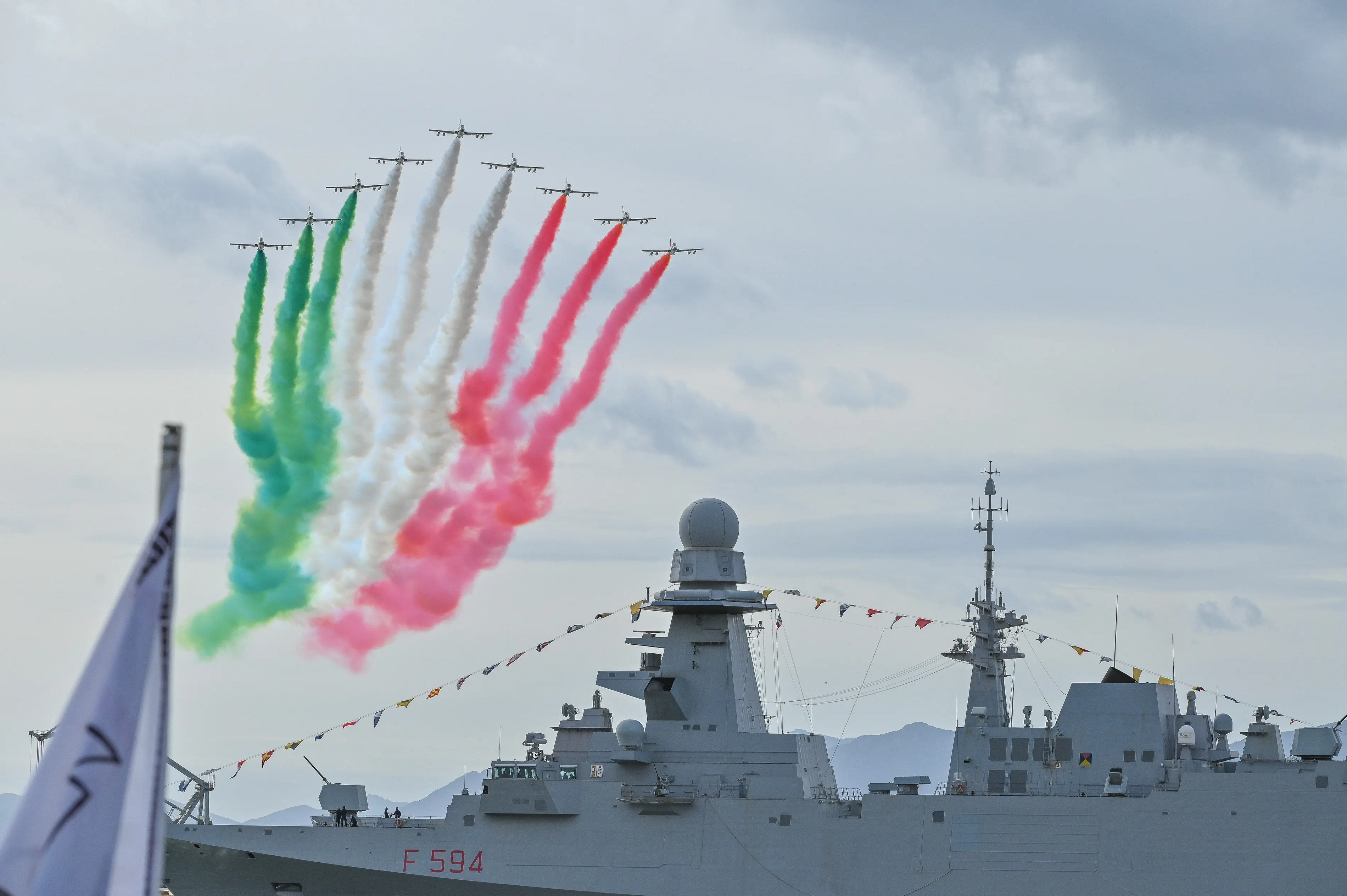 Il centenario del Palio del Golfo, le Frecce Tricolori sulla Morin