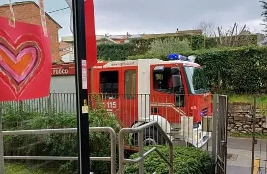 Fiamme in cucina. Paura all’asilo di Porcari