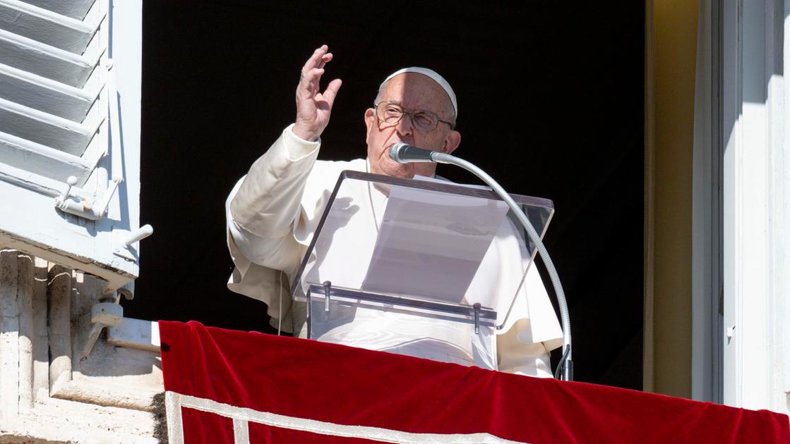 Papa Francesco all’Angelus: “Sono vicino ai lavoratori della Beko”