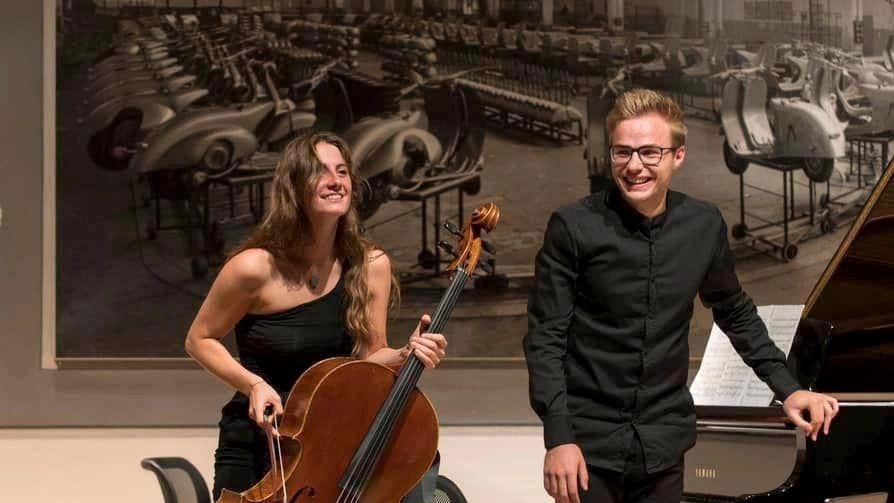 Domani si concluderà la 37° stagione concertistica "I Giovedì Musicali di Sant’Antonio" con il concerto della violoncellista Monica Righi e del pianista Ivan Maliboshka, esibendosi con brani di Schumann, Chopin e Fuchs. Duo vincitore di prestigiosi concorsi, l'evento si terrà all'aperto a Tonfano con ingresso a offerta libera.