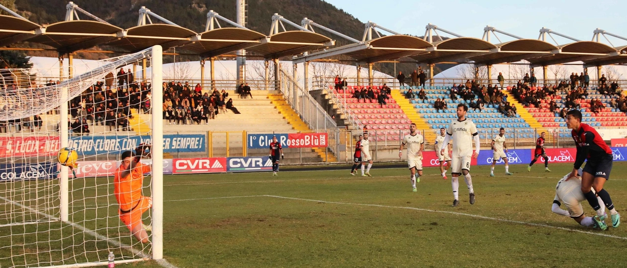 Il Lupo fa un boccone della Pantera. Ma gol falliti dai rossoneri e due pali