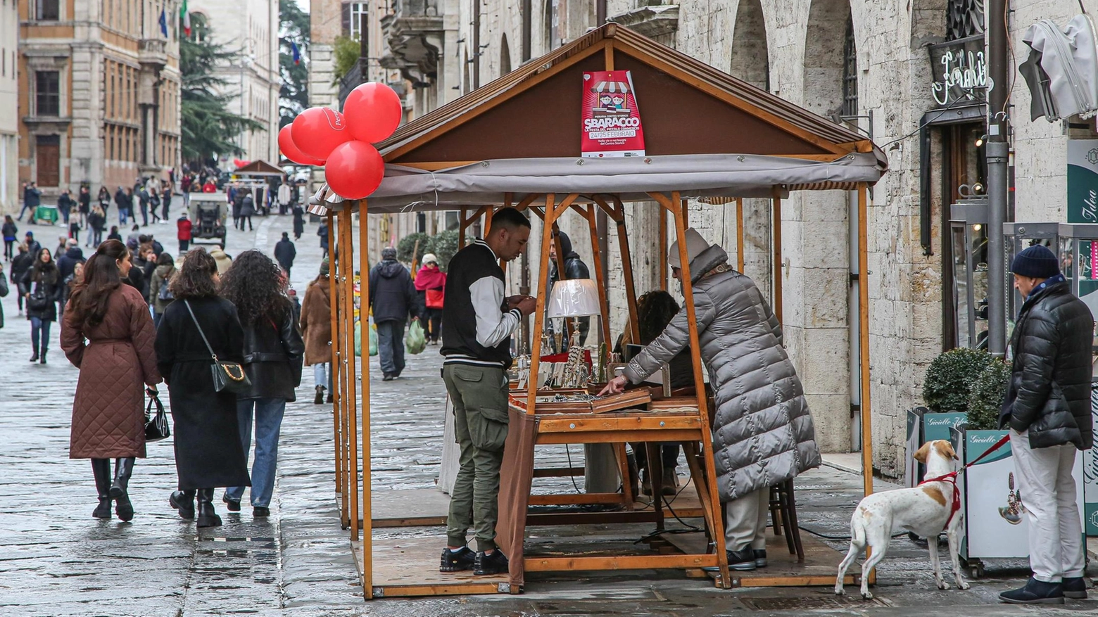 La festa del commercio Si “sbaracca“. Da oggi super saldi anche all’aria aperta