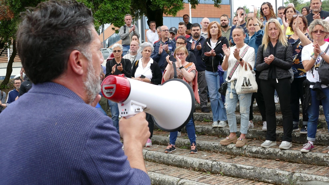 Una manifestazione sindacale.. Fimer. verso il cambio di proprietà entro fine anno