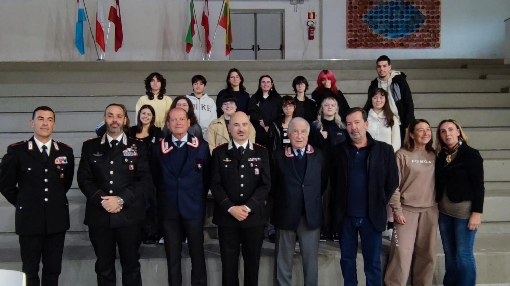 L'incontro dei carabinieri con gli studenti del Cardarelli