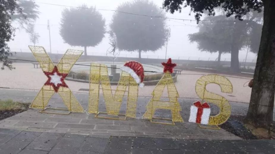 Castiglion Fiorentino, scoppia la polemica per gli auguri di Natale con la scritta 