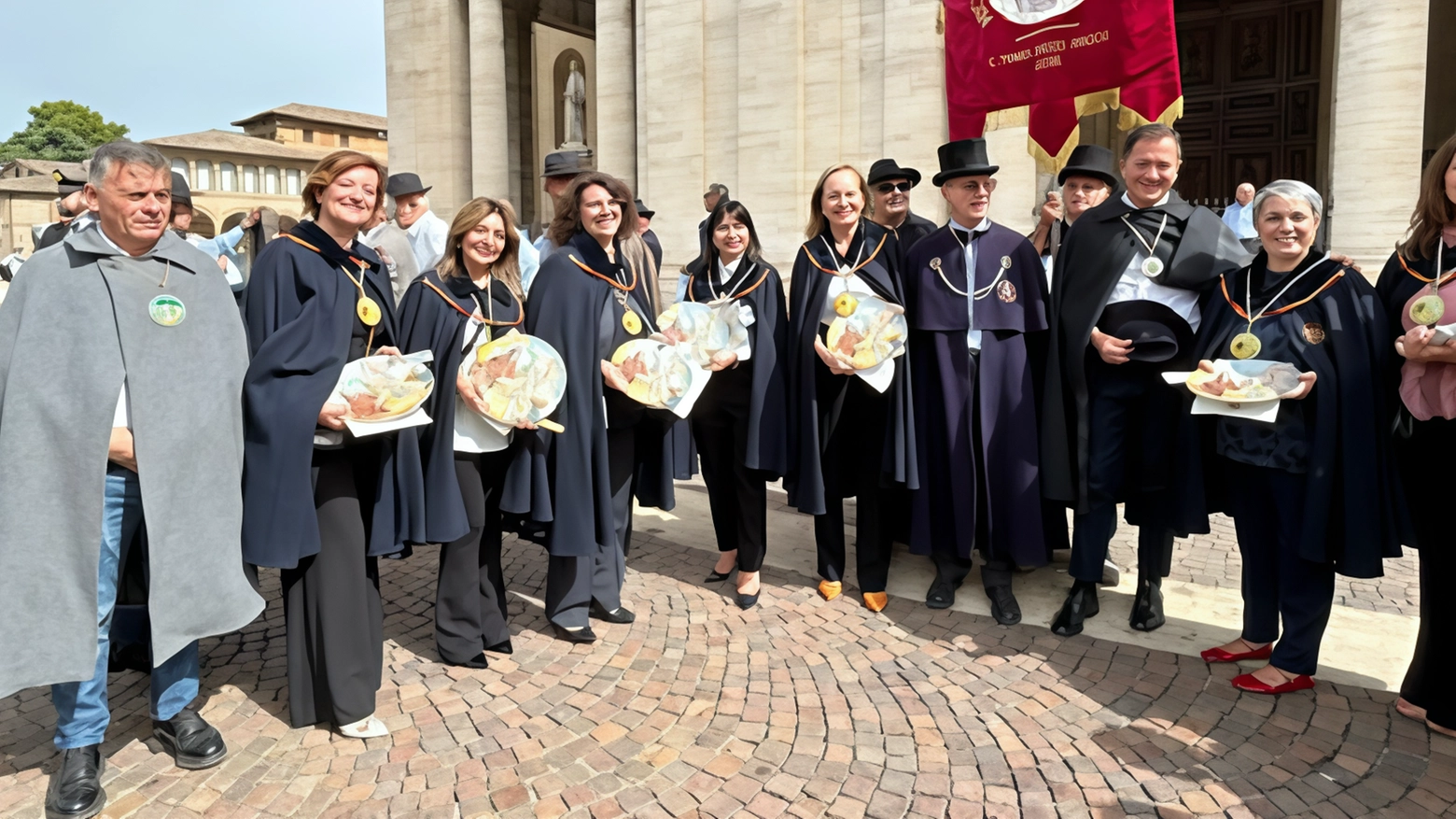 Piatto di Sant’Antonio ’rosa’  Prioranza di sole donne