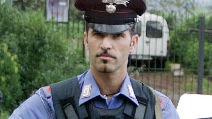 Durante i controlli del Ferragosto, i carabinieri a Terni hanno fermato 240 veicoli e identificato 280 persone. Due conducenti sono stati denunciati per guida in stato di ebbrezza, quattro persone segnalate per detenzione di stupefacenti. Sono stati impiegati 60 militari per garantire ordine e sicurezza sulle strade provinciali.