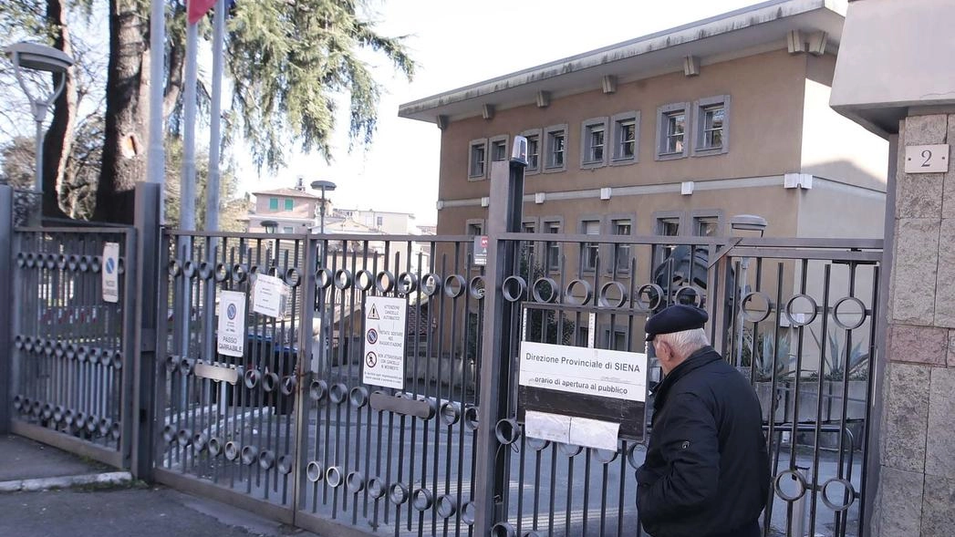 L’ingresso della sede Inps di Siena in via Lippo Memmi