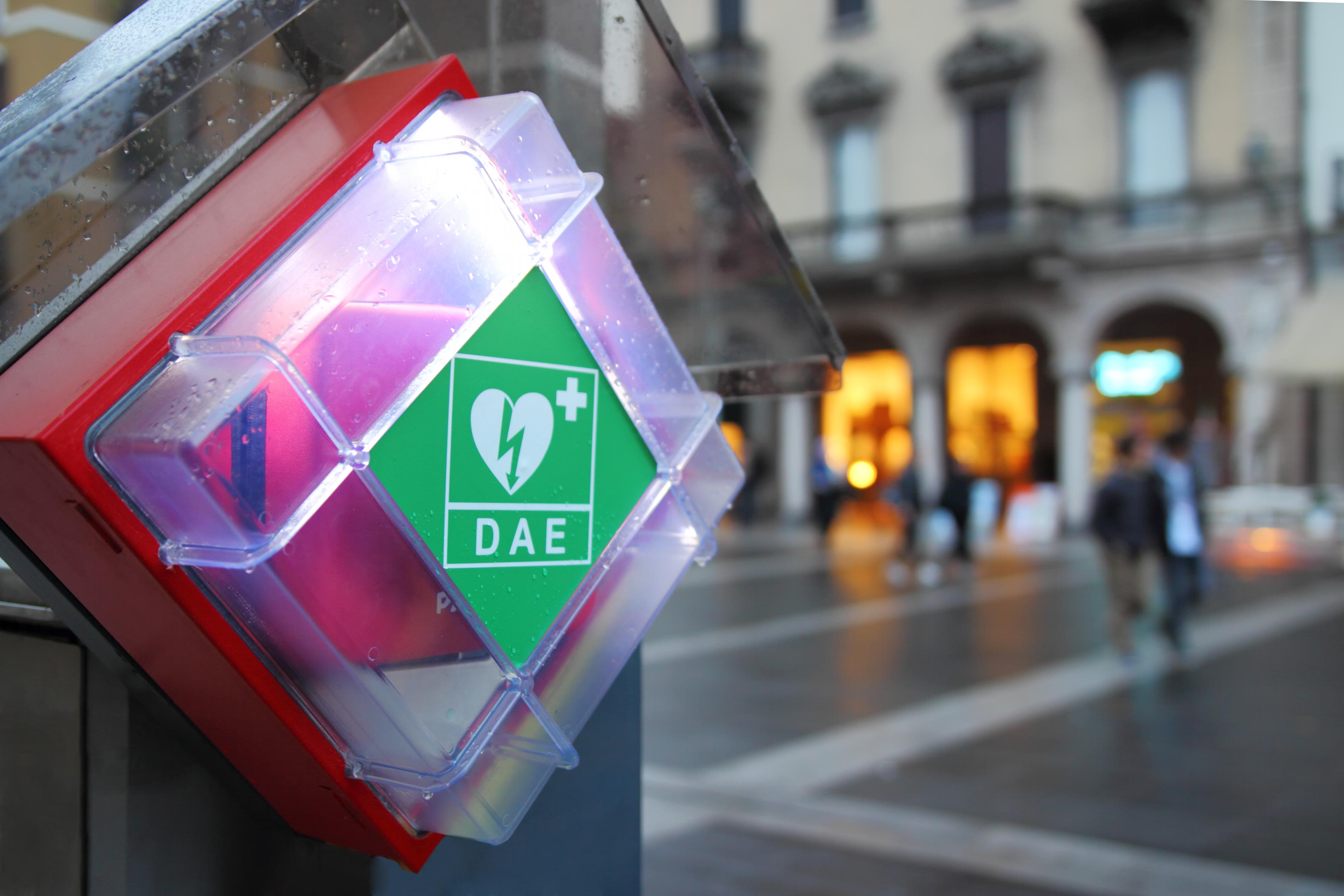 Firenze, rubato un defibrillatore. L’appello: “Riportatelo, è uno strumento che può salvare molte vite”