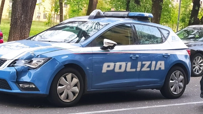 L'operazione della polizia (Foto Ansa)