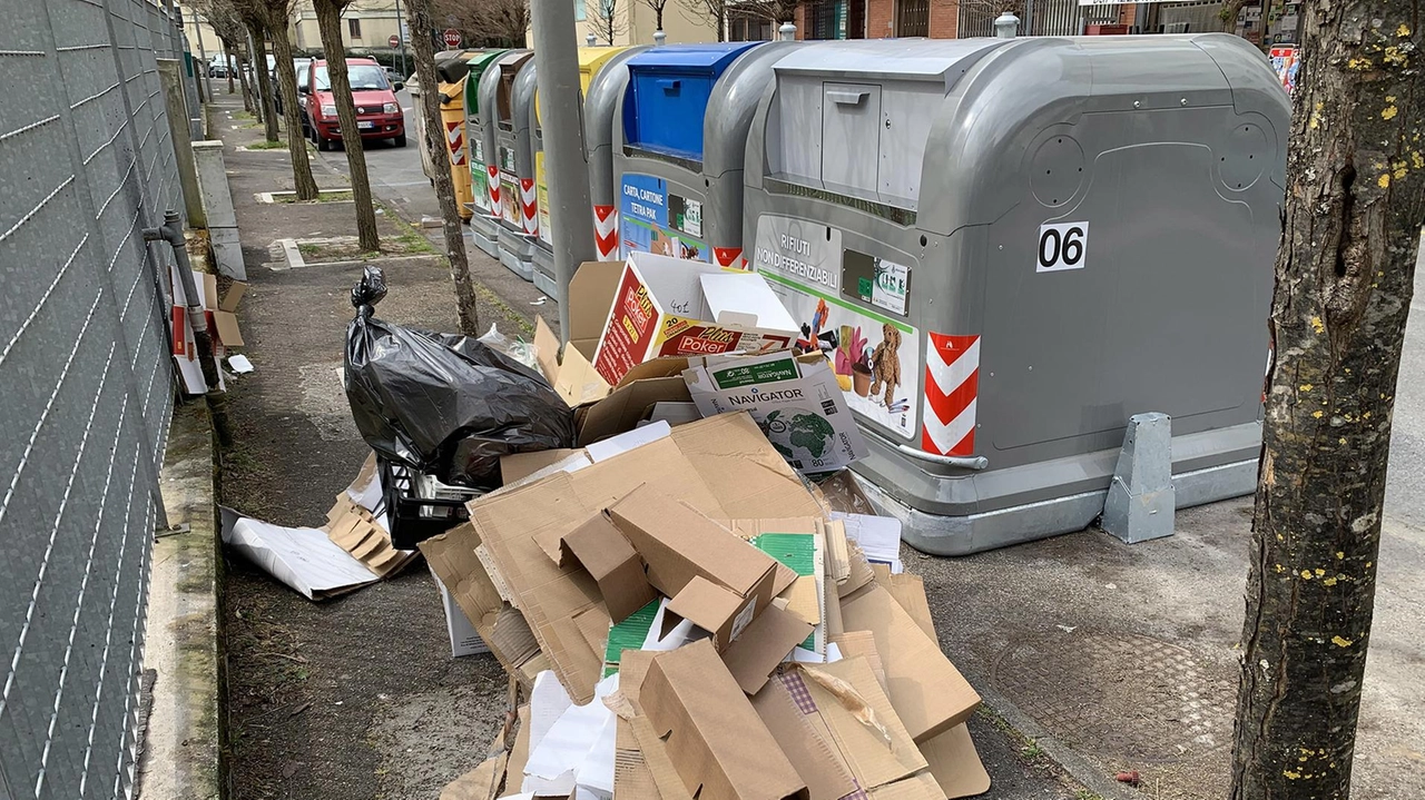 Il nodo di Nausicaa è la gestione dei rifiuti che in centro città risultano ingestibili con cassonetti perennemente stracolmi e isole ecologiche malsane