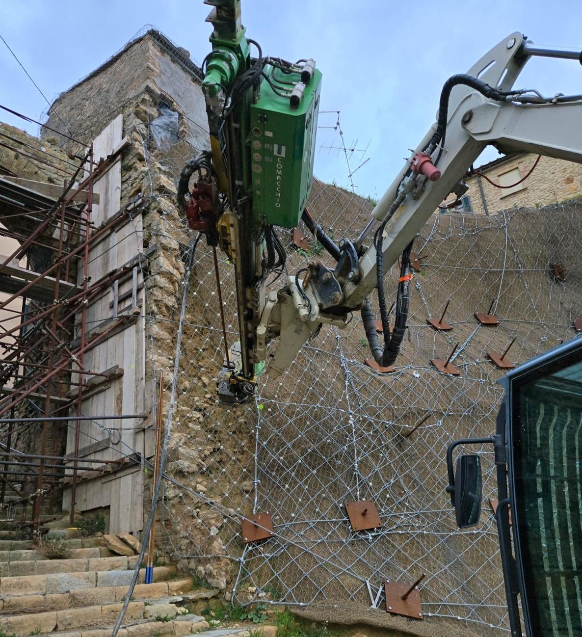 Volterra, al via i lavori di restauro delle mura urbane dopo il crollo