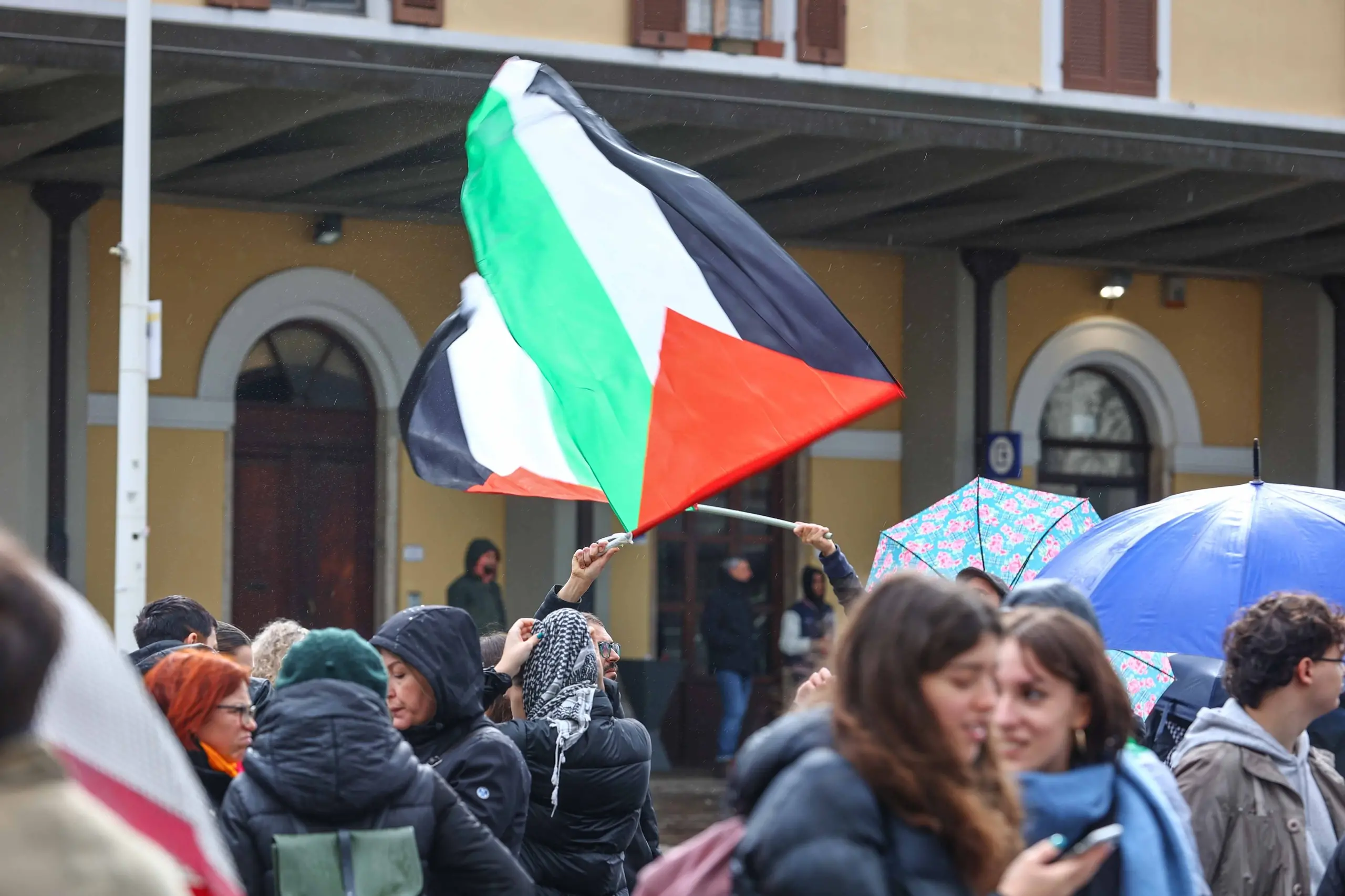 Manifestazione A Empoli, Centinaia Di Persone In Strada Al Grido Di ...