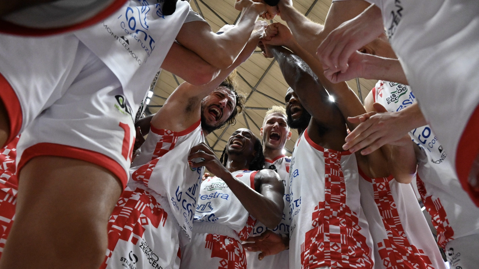 Bene la squadra di Calabria, all’esordio nel campionato italiano sulla panchina toscana. Il finale è 88-82