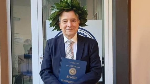 Ivano Rampi, 70 anni, ha discusso la sua tesi all'università di Firenze. "Non è mai troppo tardi per raggiungere i propri obbiettivi", ha detto