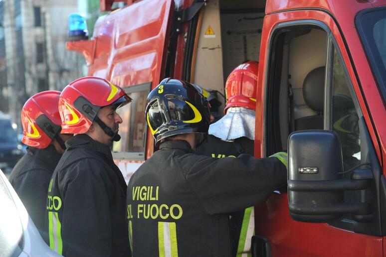 Incidente sul lavoro in centro a Firenze, grave un uomo di 65 anni: cede il solaio, volo di cinque metri