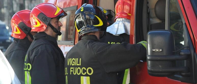 Incidente sul lavoro in centro a Firenze, grave un uomo di 65 anni: cede il solaio, volo di cinque metri