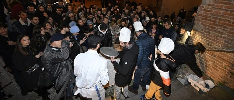 Il meteo ha favorito l’arrivo di visitatori da tutta Italia ai piedi della Rocca. Stand presi d’assalto in tutte le piazze. Successo degli eventi collaterali