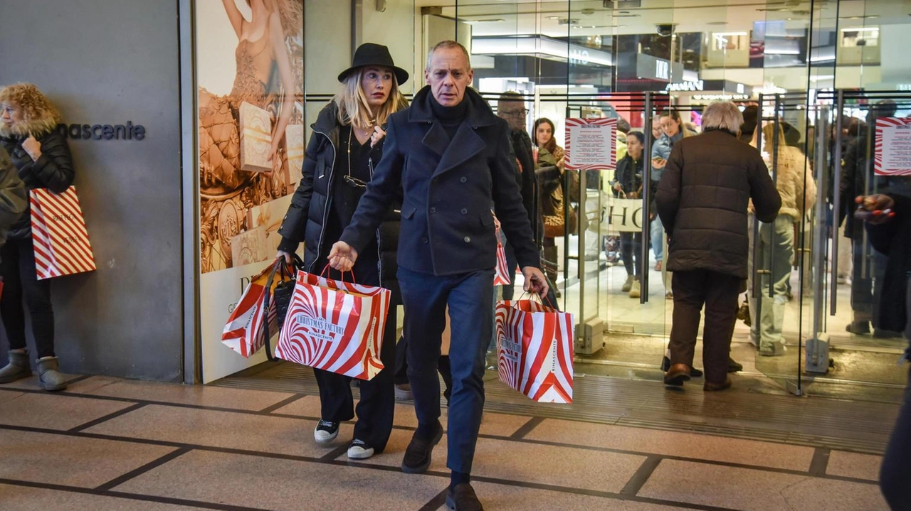 Tempo di shopping natalizio, ma delle tredicesime rimane poco