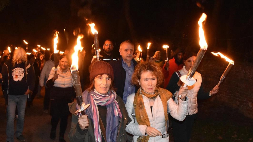 Sono tantissime le adesioni. Da tutto il Valdarno.Dalla Cgil all’Arci, i Comuni, le parrocchie. Tutti insieme lunedì per la Fiaccolata...