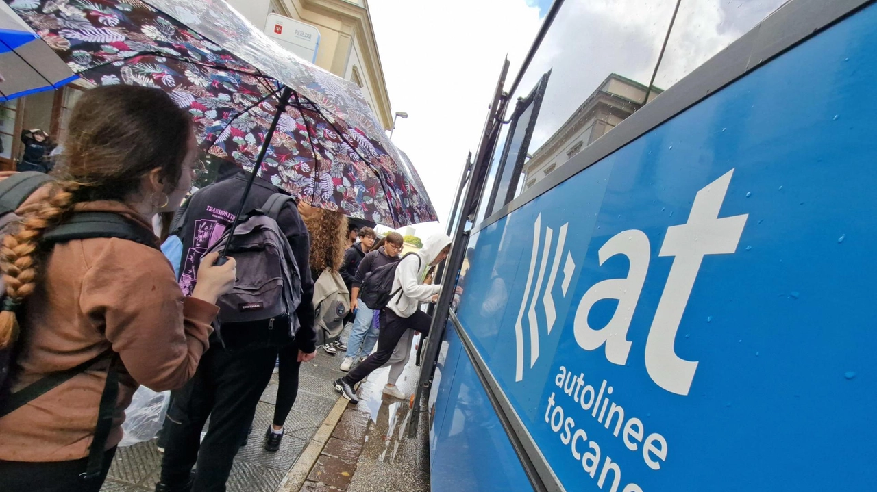 Trasporto pubblico: l’emergenza lanciata dalle sigle Cisl, Faisa, Uilt e Ugl "Gli autisti dei bus costretti a fare slalom tra le auto in divieto di sosta".