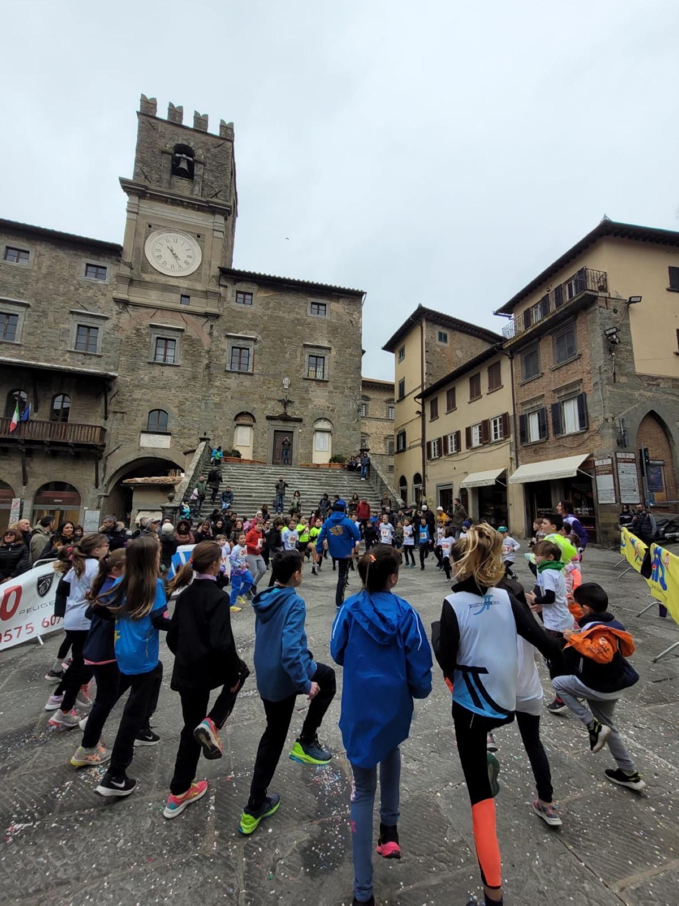 Torna Young Urban Trail, tanti giovani, tutti di corsa nel centro di Cortona