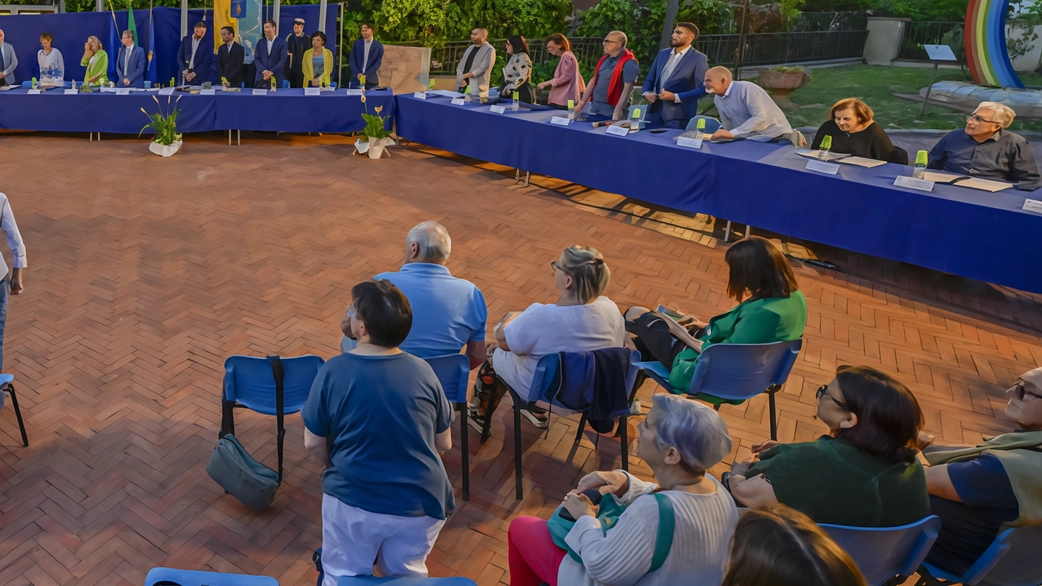 Nel consiglio comunale di Bagno a Ripoli, la maggioranza non riconosce adeguatamente il ruolo di garanzia dell'opposizione, generando tensioni sulle elezioni dei presidenti delle commissioni. Dopo uno scontro iniziale, si è trovato un accordo, ma le minoranze restano vigili sulle proprie prerogative.