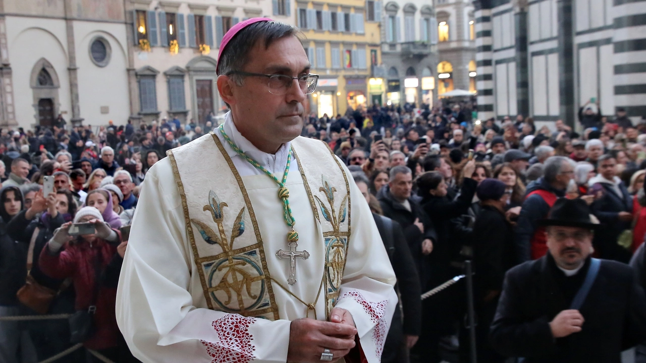 Monsignor Gambelli, arcivescovo di Firenze. Nel Te Deum del 31 dicembre in cattedrale ha ricordato la piaga delle tragedie sul lavoro. Che hanno profondamente segnato nel 2024 il territorio fiorentino (New Press Photo)