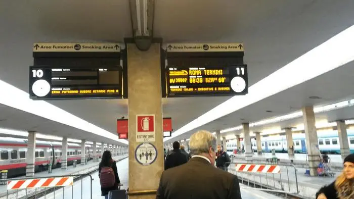 Ritardi treni, ancora pesanti disagi a Firenze. Guasto dell’Alta Velocità risolto in mattinata