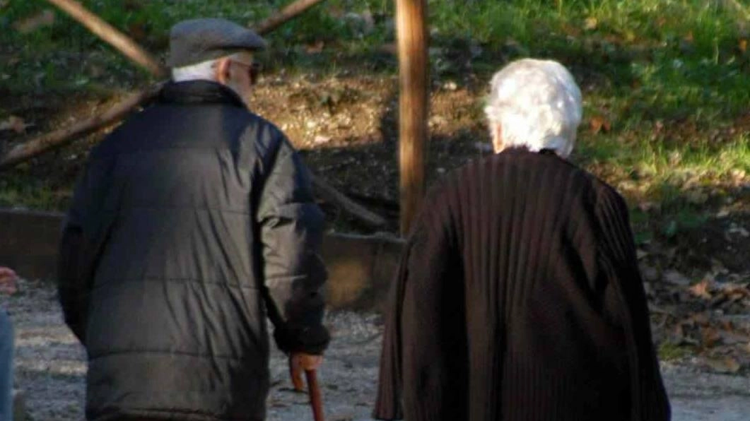 Tra gli anziani dilaga la ludopatia, pensioni. anche di 700 euro lordi al mese