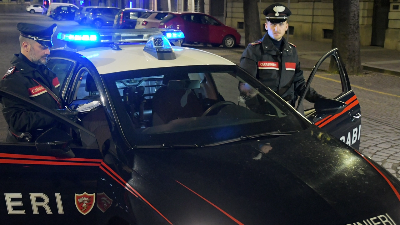 I carabinieri di Montecatini sono intervenuti in piazza Gramsci (foto d’archivio)