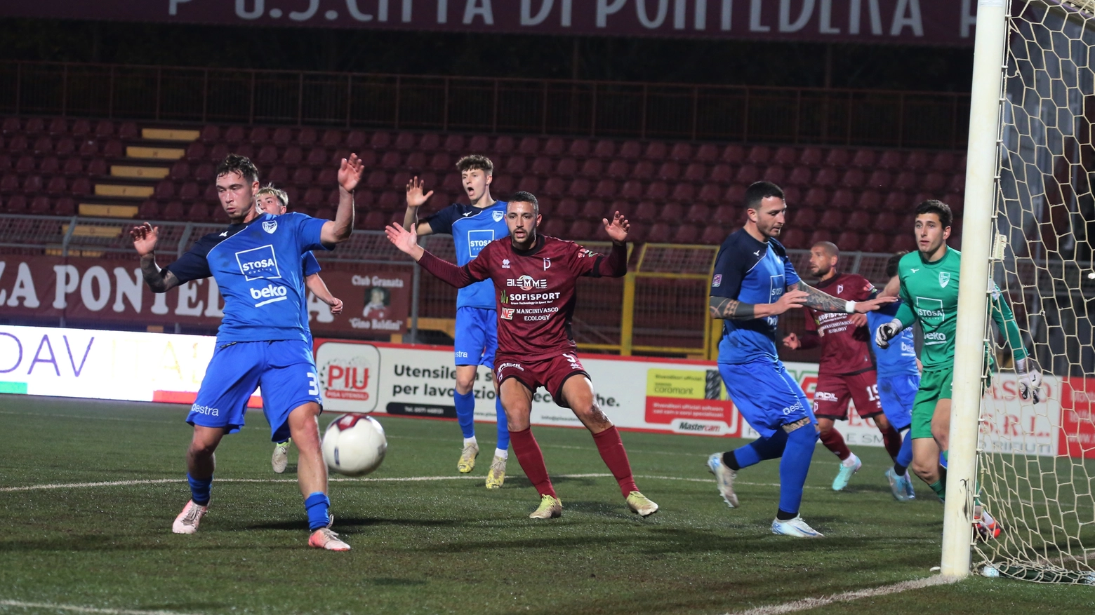 Un'azione di Pontedera-Pianese (Bongianni/Germogli)