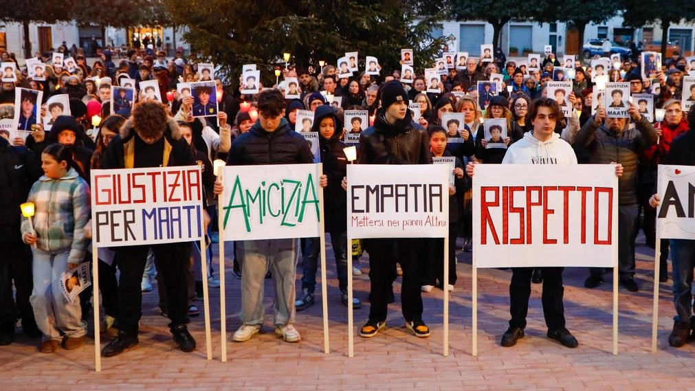 In tanti ieri hanno partecipato al flash mob in piazza a Certaldo per ricordare Maati (FotocronacheGermogli)