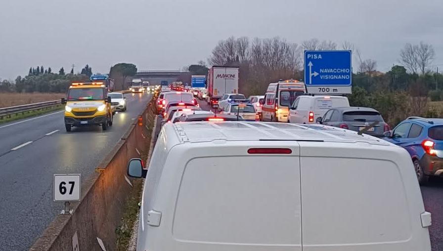 FiPiLi, un’altra mattina di traffico in tilt: incidente, lunghe code verso Pisa